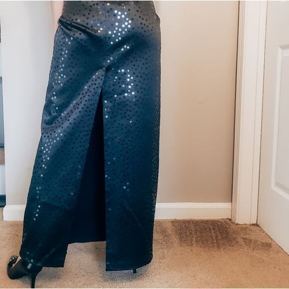 HOST PICK 🎊 Sequins Maxi Skirt - Picture 4 of 9